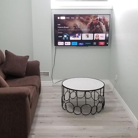 2 Bedroom Luxury Apartment Guelph Bagian luar foto